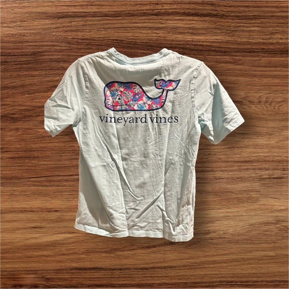 Vineyard Vines boys tshirt, light blue w/ Hawaiian design, sz M(12-14)